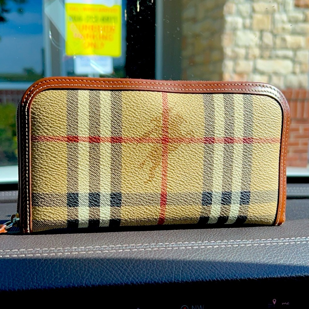 🔥🛍️💫 BURBERRY Beige/Brown Haymarket Check Coated Canvas Zip Around Wallet🔥🔥